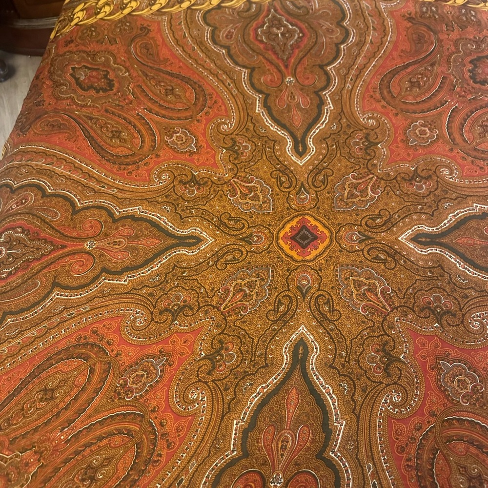 ✔️#81 Exceptionally beautiful Flawless Chanel Marama Shawl - Scarf 54” X 54” - Picture 5 of 9